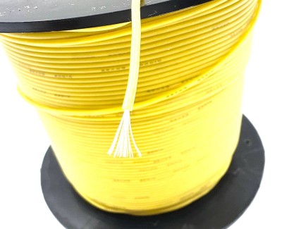 На катушке Медный провод 28AWG 200м 0,08 кв.мм (16*0,08мм) (желтый, UL3135) LFW-28Y в мягкой силиконовой изоляции