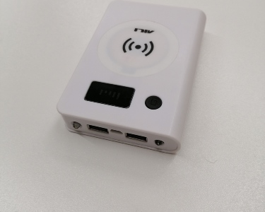 Мобильное ЗУ вход micro USB 5V 2.1A, вых. 2xUSB 5V 2.1\1A, Wireless 5V1A (без аккумуляторов, белый)