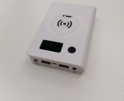 Мобильное ЗУ вход micro USB 5V 2.1A, вых. 2xUSB 5V 2.1\1A, Wireless 5V1A (без аккумуляторов, белый)