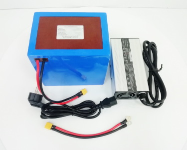 Комплект-Аккумулятор для буксировщика Apollo AV-1, 12В 100Ач (Батарея Байкера, Li-Ion), LF-12100-12583 +ЗУ 12В 10А