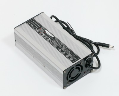 Зарядное устройство 100,8В 3A (24S Li-Ion) KST-100,8V