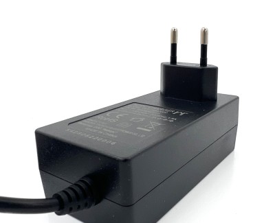 Зарядное устройство 16,8В 3А (4S Li-Ion) YHY-16803000 WALL