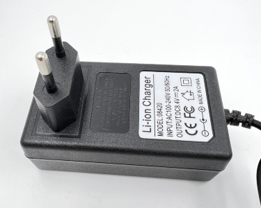 Зарядное устройство 8,4В 2А (2S Li-Ion) LF-08420