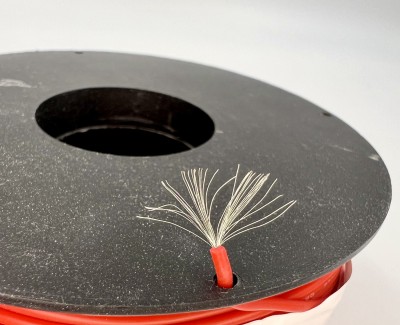 На катушке Медный провод 24AWG 100м 0,2 кв.мм (40*0,08мм) (красный, UL3135) LFW-24R в мягкой силиконовой изоляции