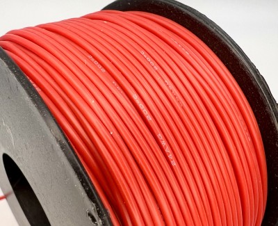 На катушке Медный провод 24AWG 100м 0,2 кв.мм (40*0,08мм) (красный, UL3135) LFW-24R в мягкой силиконовой изоляции
