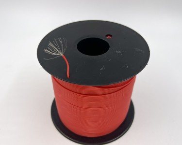 На катушке Медный провод 26AWG 300м 0,14 кв.мм (30*0,08мм) (красный, UL3135) LFW-26R в мягкой силиконовой изоляции