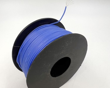 На катушке Медный провод 26AWG 100м 0,14 кв.мм (30*0,08мм) (синий, UL3135) LFW-26Bl в мягкой силиконовой изоляции