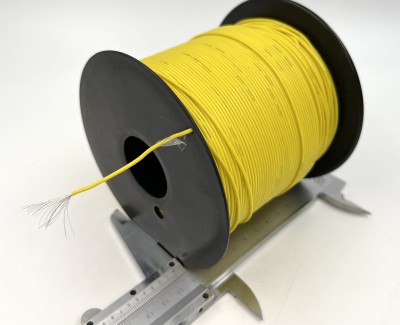 На катушке Медный провод 26AWG 300м 0,14 кв.мм (30*0,08мм) (желтый, UL3135) LFW-26Y в мягкой силиконовой изоляции