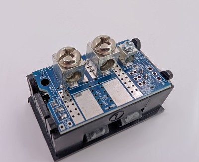 Цифровой вольтметр-амперметр DC 4.5V-30V (встроенный шунт 30А, красный-красный)